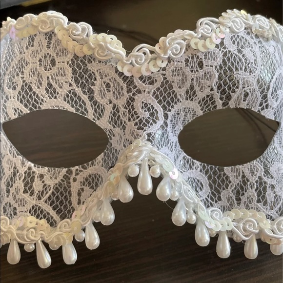 White Lace Masquerade Mask - Picture 3 of 3